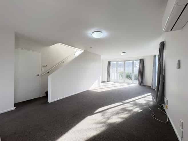 22F Packe Street, Edgeware