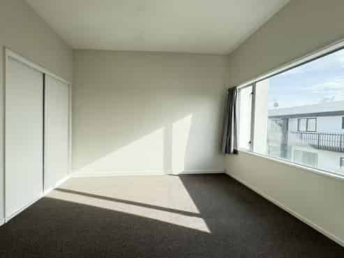22F Packe Street, Edgeware