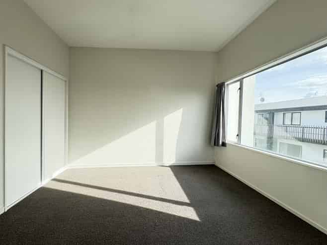22F Packe Street, Edgeware