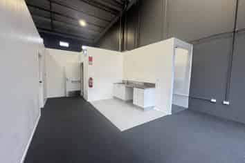 Modern 147sqm industrial unit