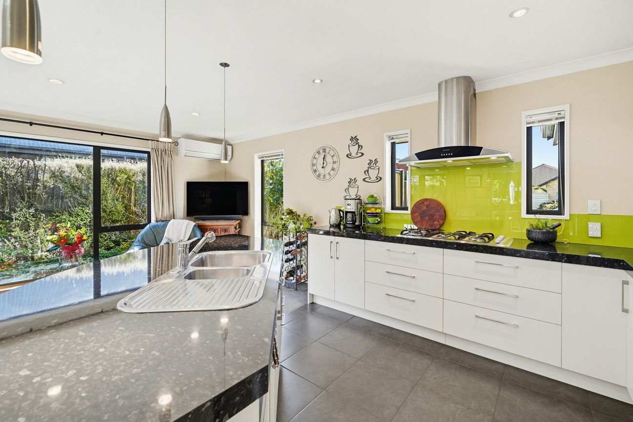 Executive family home with established gardens - Mehr