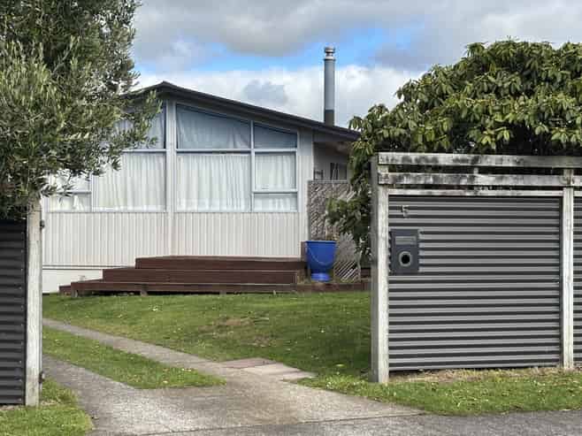 5 Chartwell Drive, Eltham