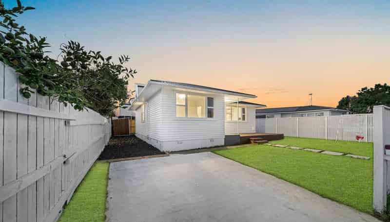 8 Brentford Place, Manurewa