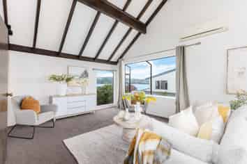 1 Thurso Grove, Papakowhai