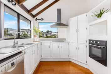 1 Thurso Grove, Papakowhai