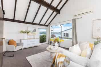 1 Thurso Grove, Papakowhai