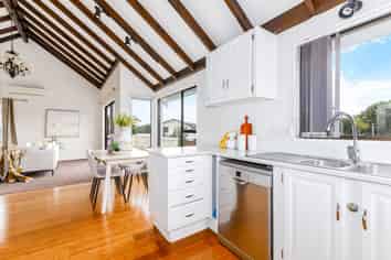 1 Thurso Grove, Papakowhai