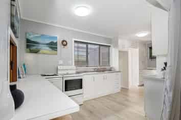 419B Sunset Road, Sunnybrook