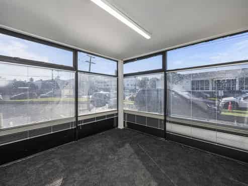 Tidy Onehunga Corner Unit - Available Now 