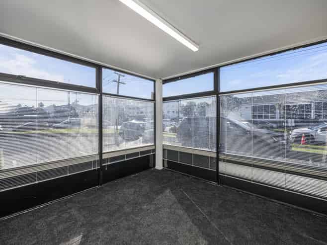 Tidy Onehunga Corner Unit - Available Now 