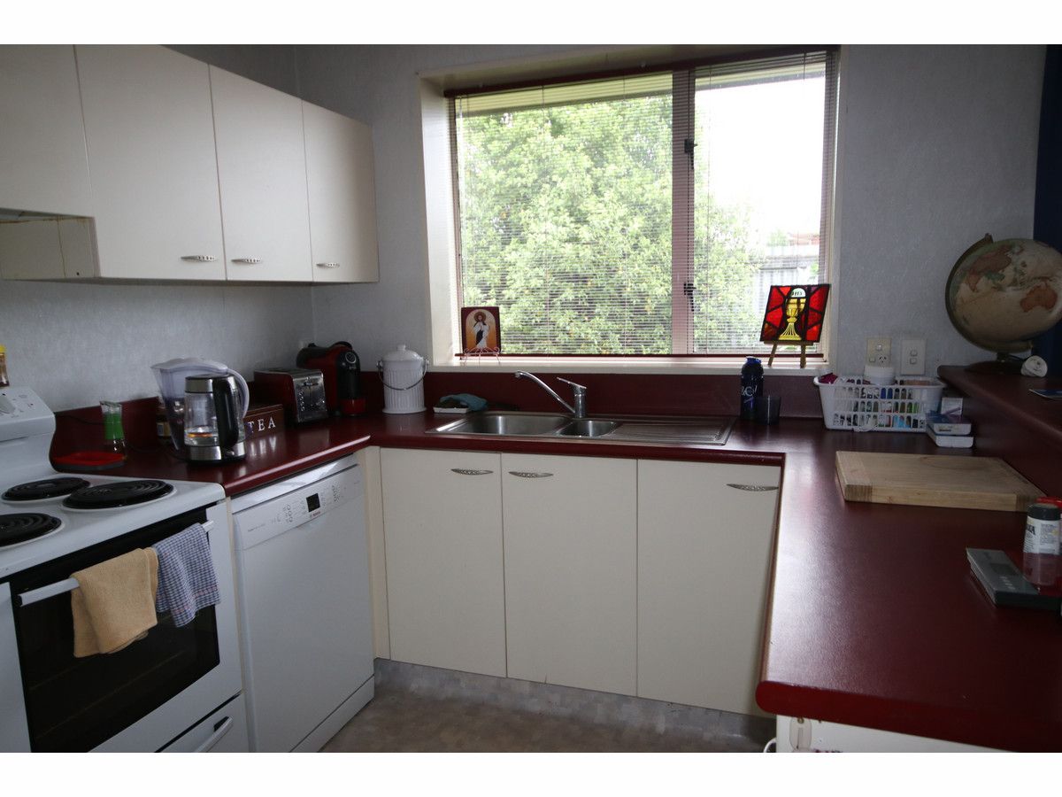 Comfortable & Secure Family Home - Easy Care Living - Prikaz 6