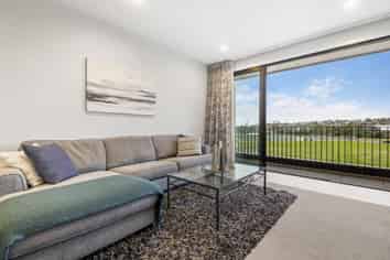 18/4 Stables Lane, Millwater
