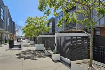 18/4 Stables Lane, Millwater