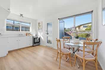 2/6 Valerie Place, Redwood