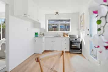 2/6 Valerie Place, Redwood