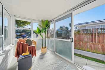 2/6 Valerie Place, Redwood