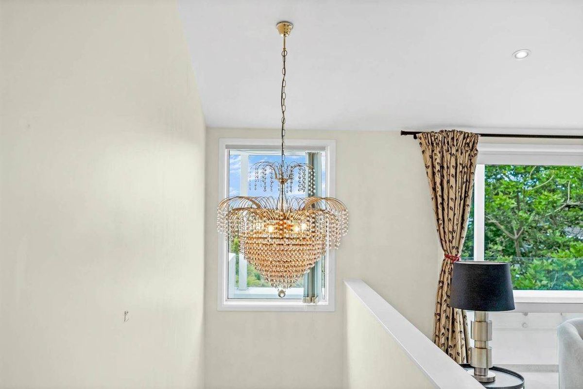 Charming 4-Bedroom Home with Double Garage! - Ansicht 6