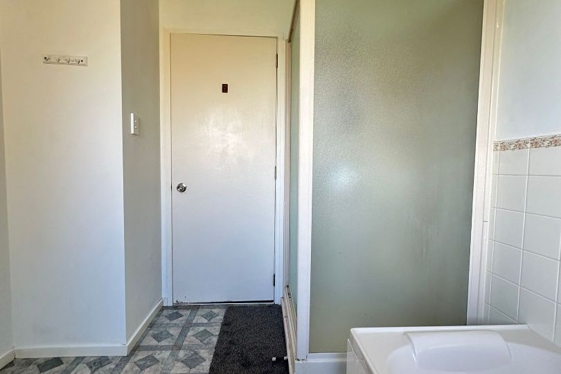 Fresh 2 bedroom stand alone home with internal access garage - Więcej