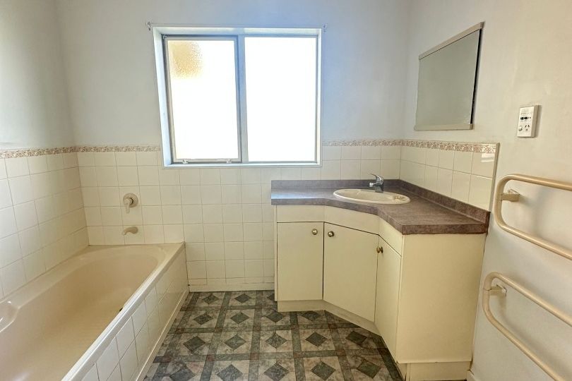 Fresh 2 bedroom stand alone home with internal access garage - Widok 6