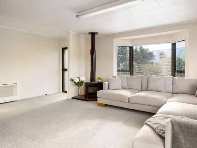 8 Deller Drive, Carterton