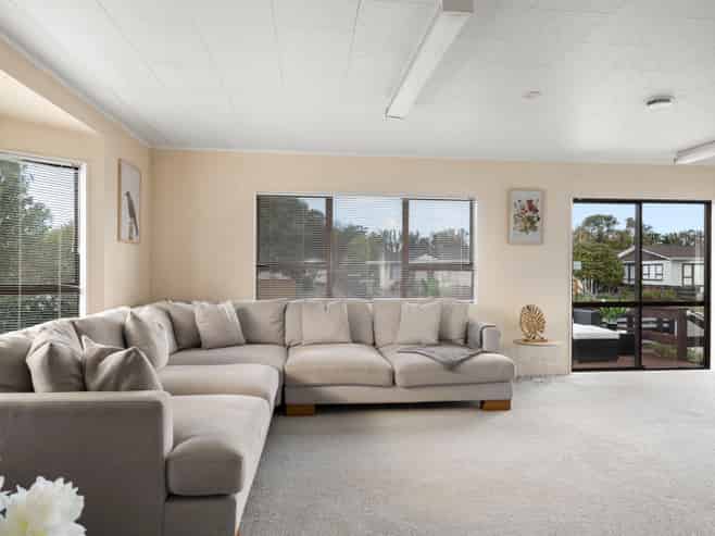 8 Deller Drive, Carterton