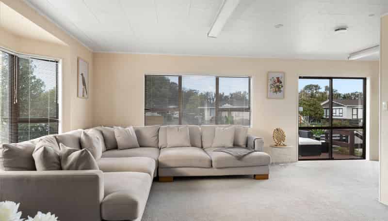 8 Deller Drive, Carterton