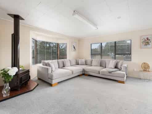8 Deller Drive, Carterton