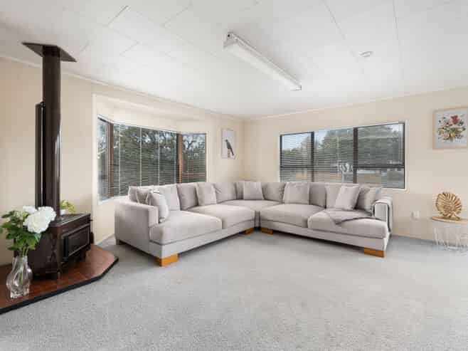 8 Deller Drive, Carterton