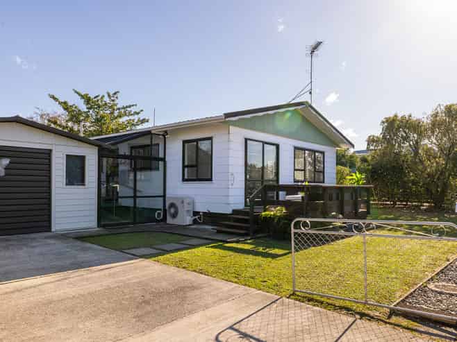 8 Deller Drive, Carterton