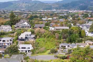 19 Groves Road, Raumati Beach