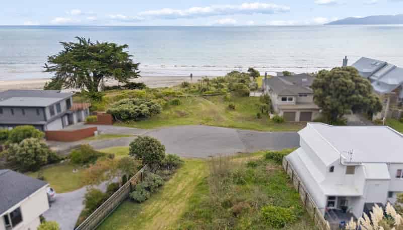 19 Groves Road, Raumati Beach