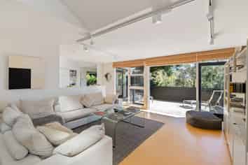 85 Nicholson Road, Khandallah