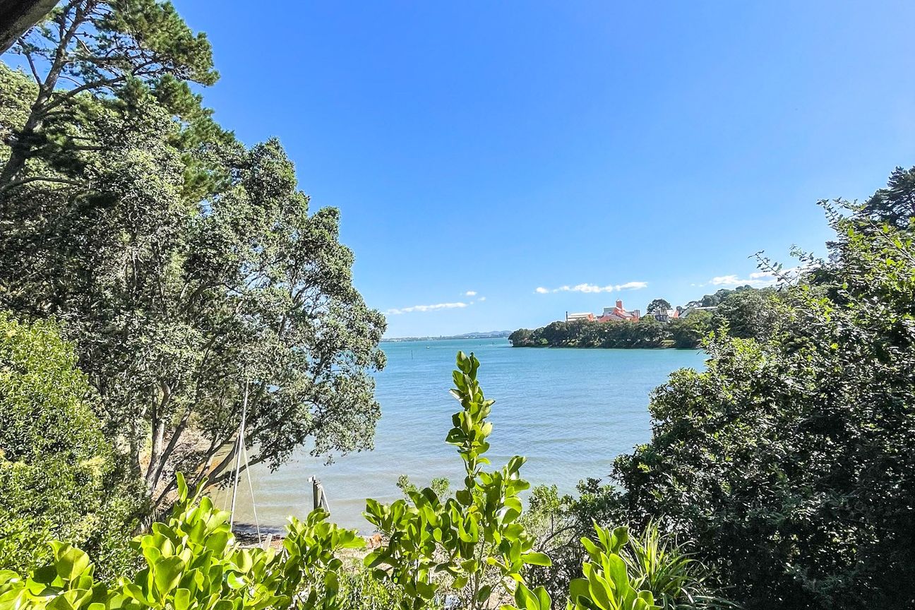 Private Waterfront Studio – Chelsea Bay Birkenhead - Vista 2