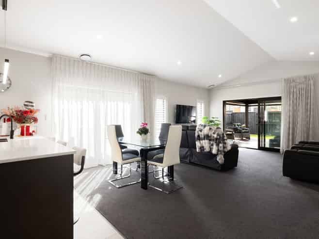 8 Halley Drive, Chartwell