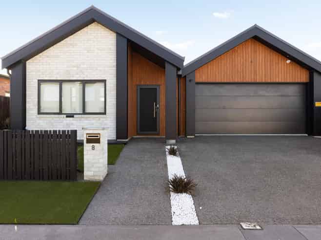 8 Halley Drive, Chartwell