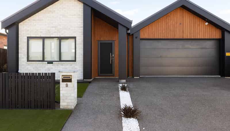 8 Halley Drive, Chartwell
