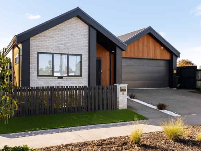 8 Halley Drive, Chartwell
