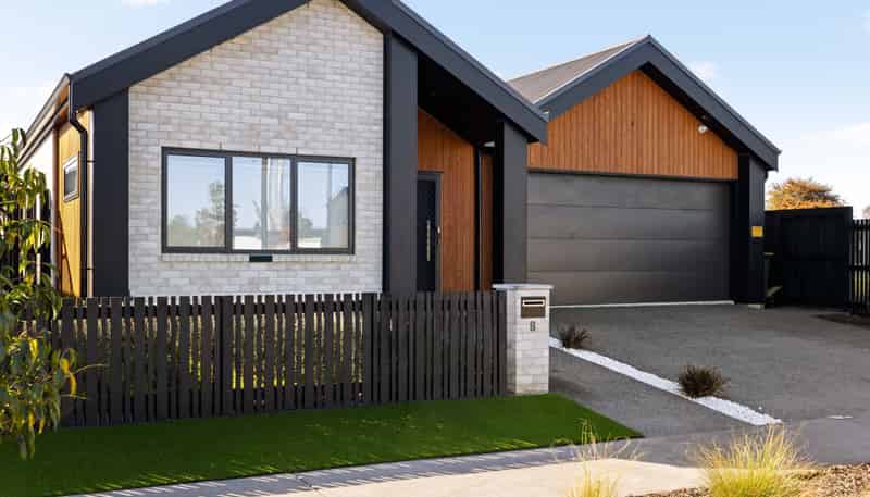 8 Halley Drive, Chartwell