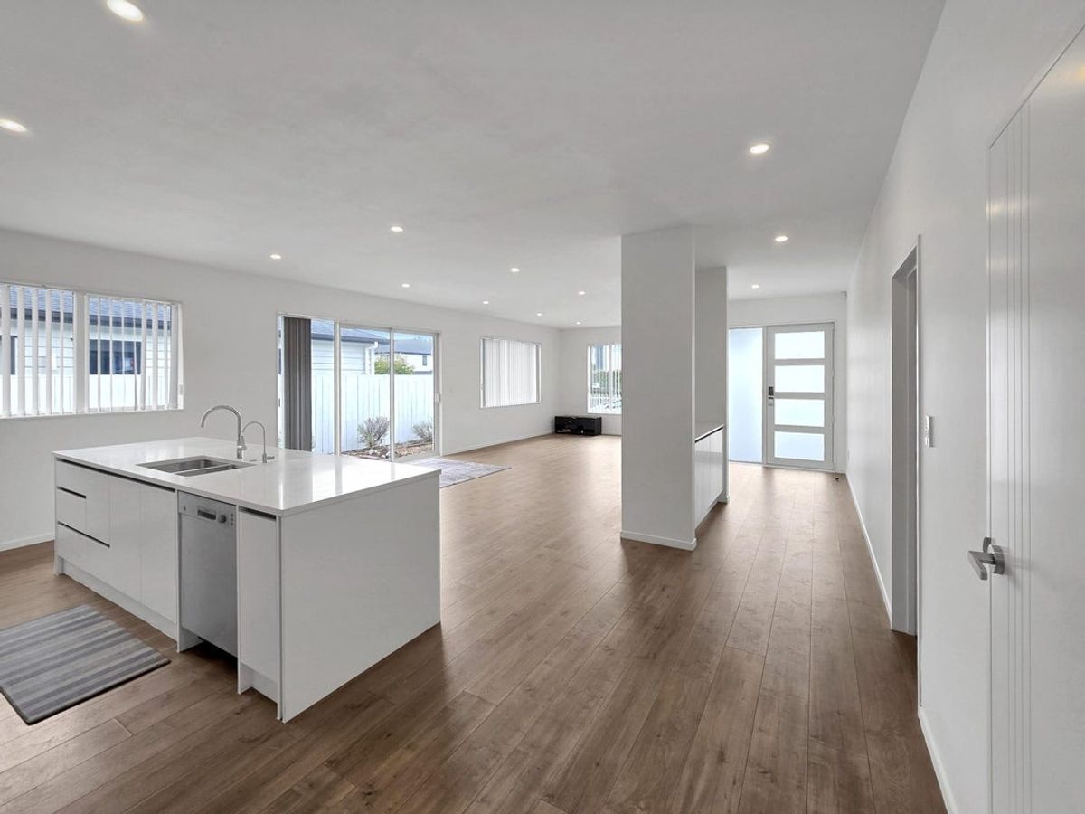 Silverdale, 5 bedrooms - Mehr
