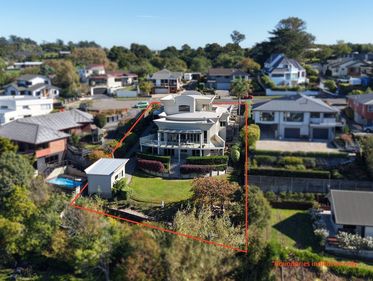 Architectural masterpiece with commanding views – pohled 5