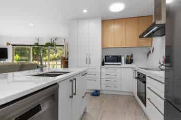 15 Garden Court, Woodhill