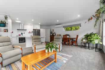 15 Garden Court, Woodhill