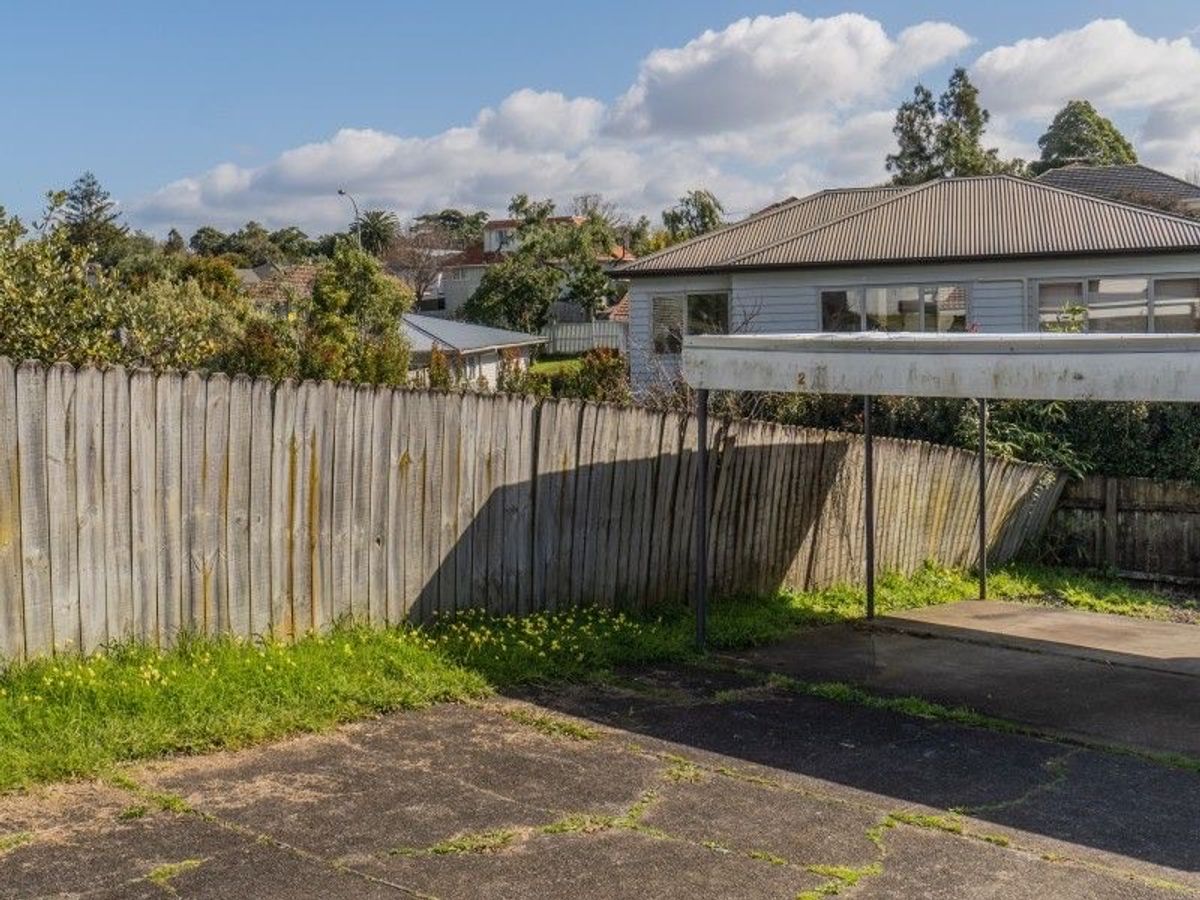Centrally Located Home with Outdoor Space & Easy Parking - Mehr