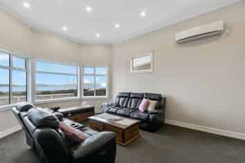 173 The Esplanade, Petone