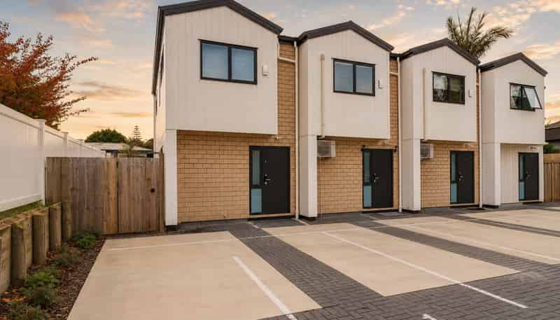 8a Rainbow Place, Manurewa