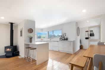 27 Bethells Road, Waitakere