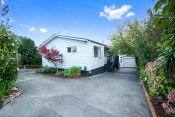 27 Bethells Road, Waitakere