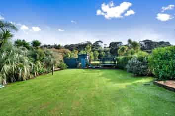 27 Bethells Road, Waitakere
