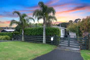 27 Bethells Road, Waitakere