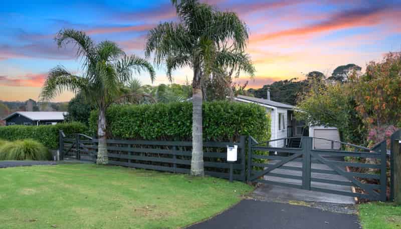 27 Bethells Road, Waitakere